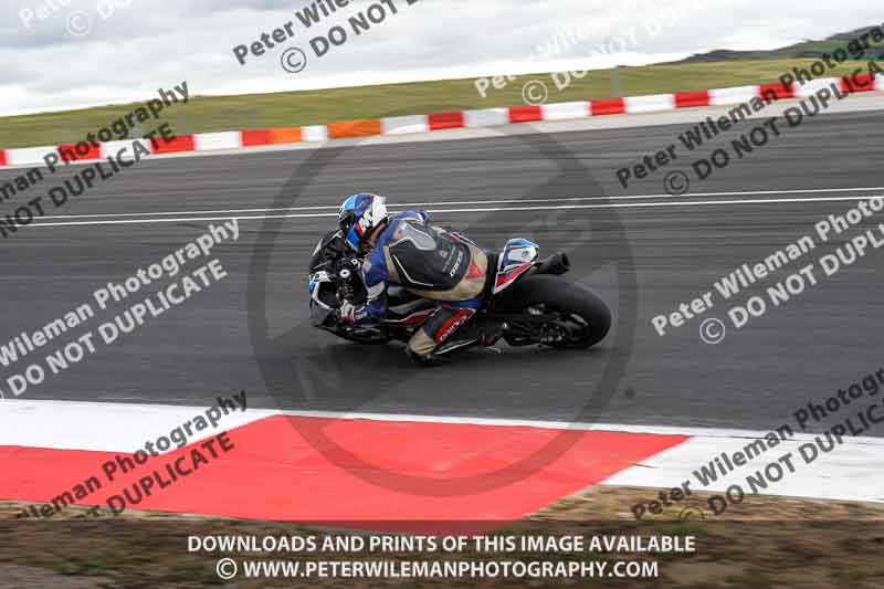 cadwell no limits trackday;cadwell park;cadwell park photographs;cadwell trackday photographs;enduro digital images;event digital images;eventdigitalimages;navarra;no limits trackdays;peter wileman photography;racing digital images;trackday digital images;trackday photos